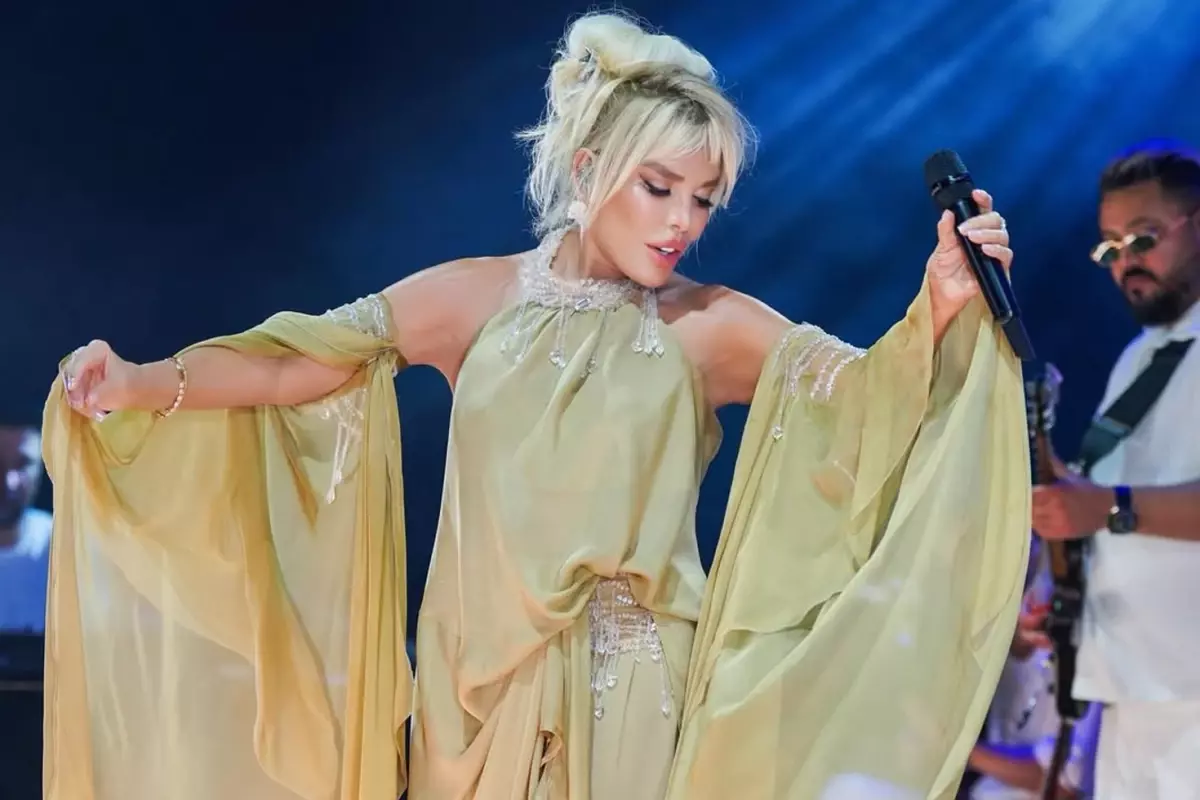 79 yaşındaki Ajda Pekkan, sahnedeki enerjisiyle yıllara meydan okudu