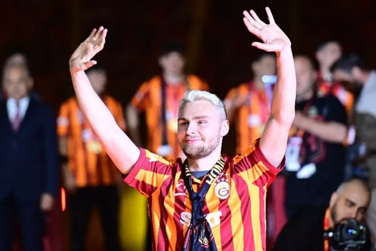 Galatasaray’da 4 ayrılık hazırlığı birden