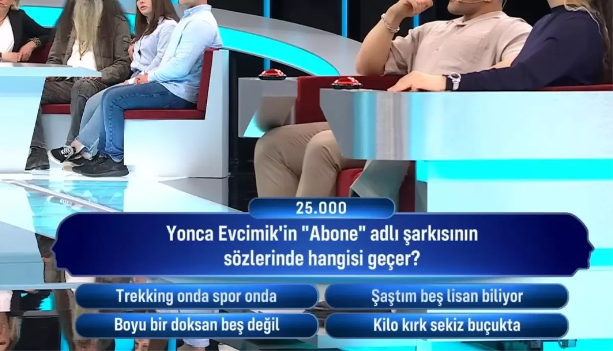 Yonca Evcimik’in “Abone” adlı şarkısının sözlerinde hangisi geçer?